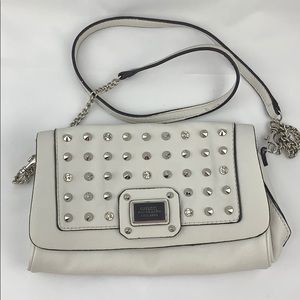 GUESS White Shoulder bag with silver spikes